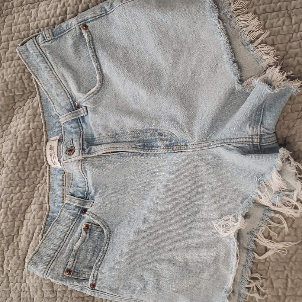 Abercrombie and Fitch The 90s Relaxed Cutoff, High Rise - Picture 4 of 7